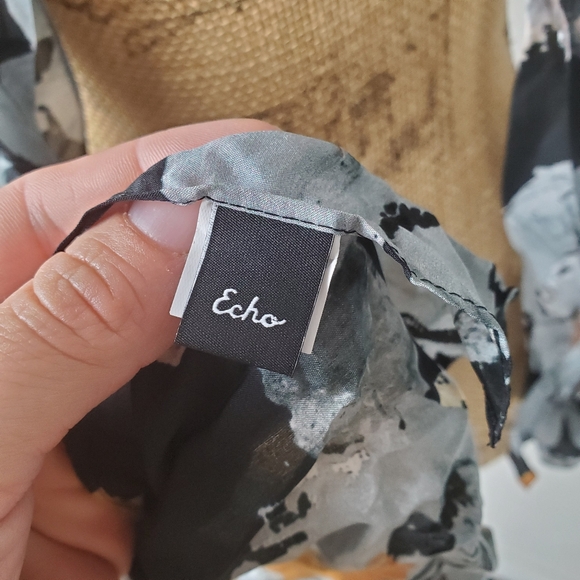 Echo 100% Silk Elegant Black and Gold Women's Scarf Floral Pattern - Picture 4 of 5